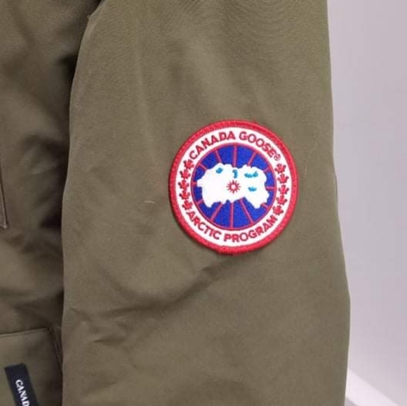 Canada goose jacket - Picture 10 of 12